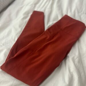 Rusty bronze members mark extra warm leggings